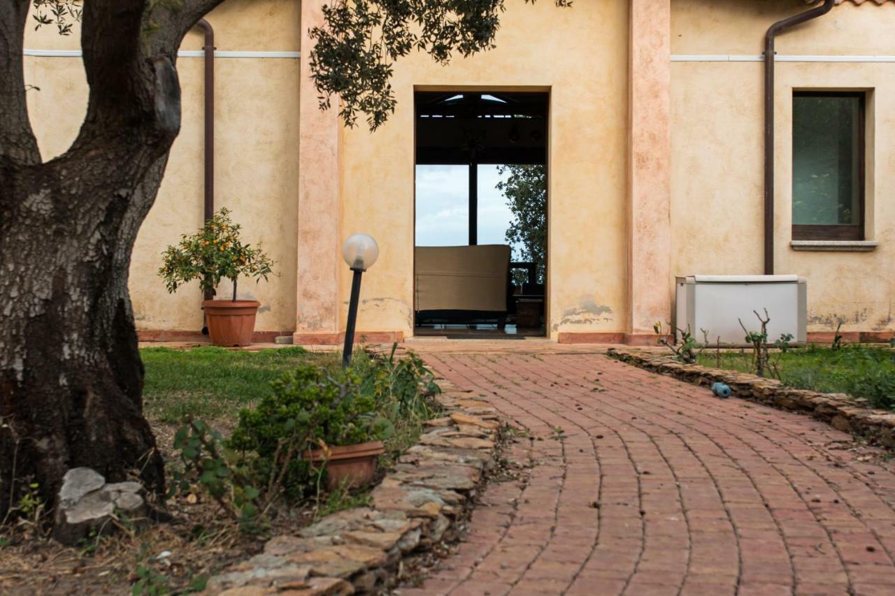 Suite Cucinino, Bagno, Ingresso Indipendente In" Villa Vivi" シニスコーラ エクステリア 写真