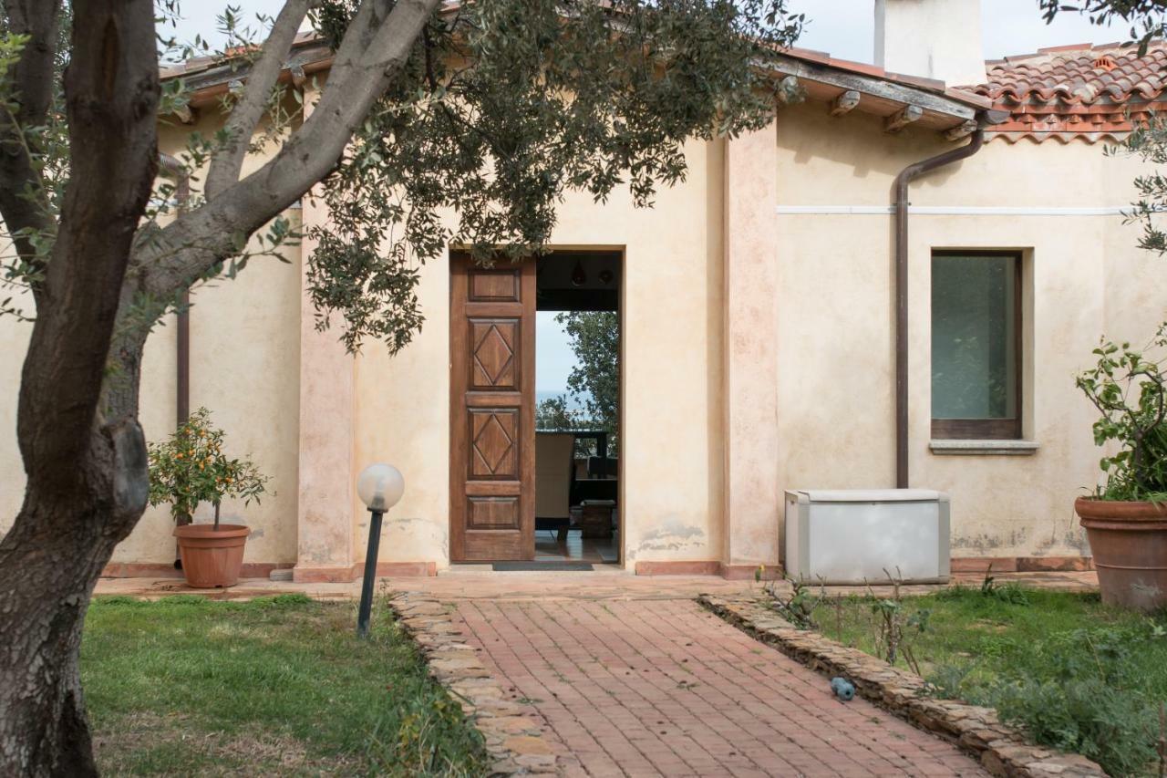 Suite Cucinino, Bagno, Ingresso Indipendente In" Villa Vivi" シニスコーラ エクステリア 写真